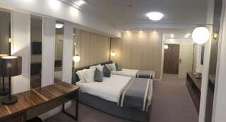 Отель Old Town Boutique Hotel Бухарест Номер с кроватью размера «king-size»-1