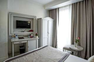 Отель Old Town Boutique Hotel Бухарест Номер Делюкс с балконом-1